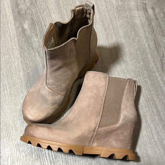 Sorel Shoes - Sorel Tan Ankle Boots with Wedge Heel and Rugged Sole